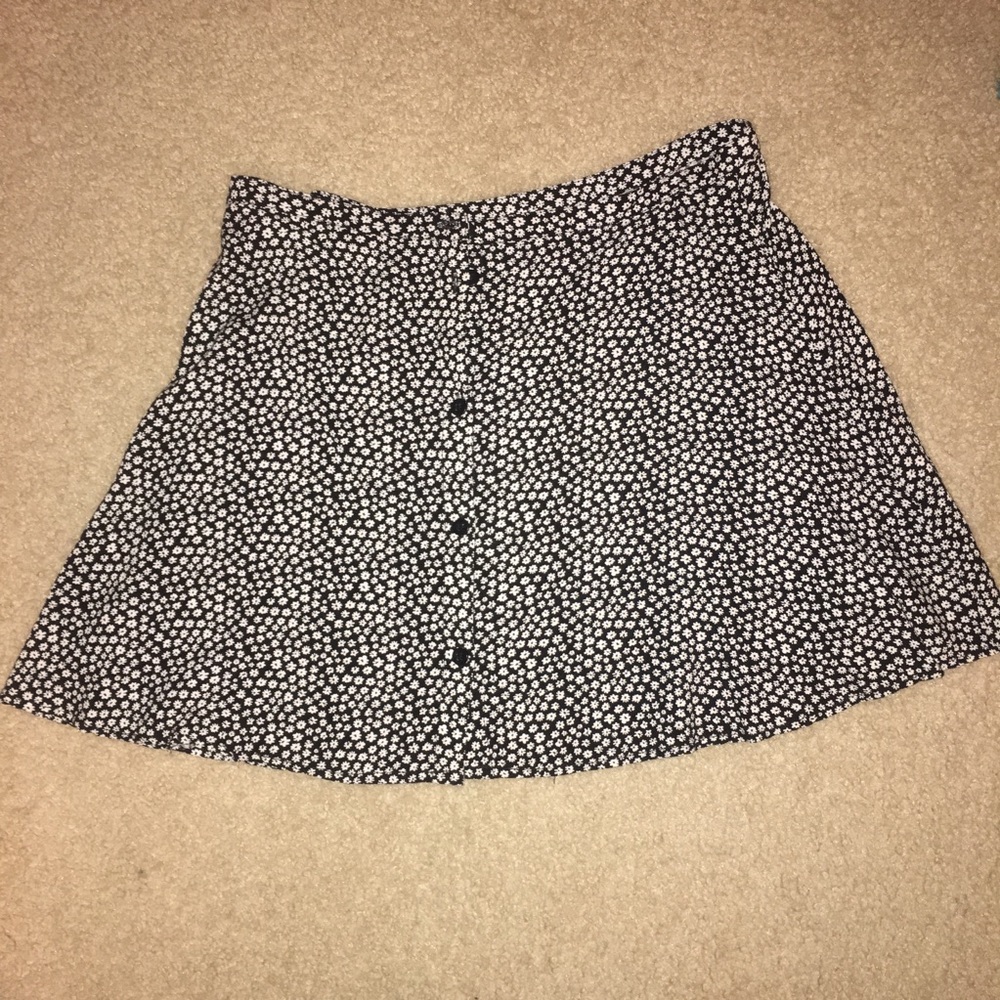 Black & white flowered skirt